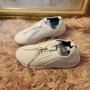 NWOB CLOVE Women Classic in White RET: $149
